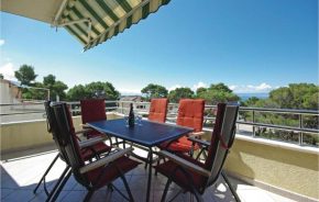Lovely Apartment In Makarska With Wifi